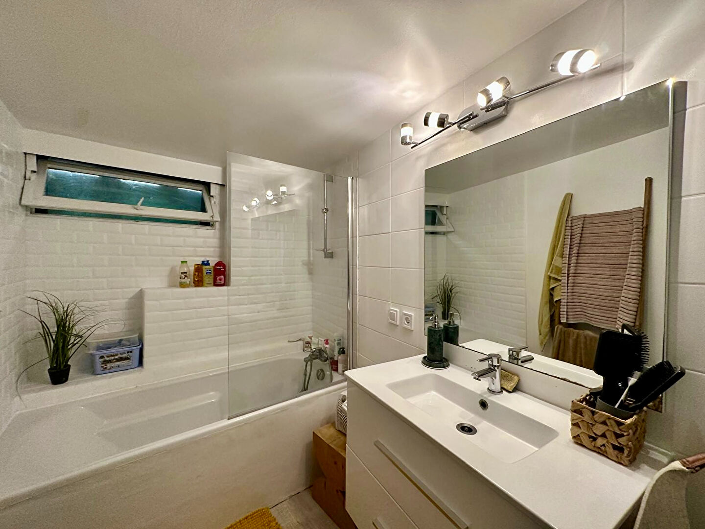 Photo Charmant 2 pièces avec extérieur ? Quartier prisé des Bouches-du-Loup, proche plages image 6/6