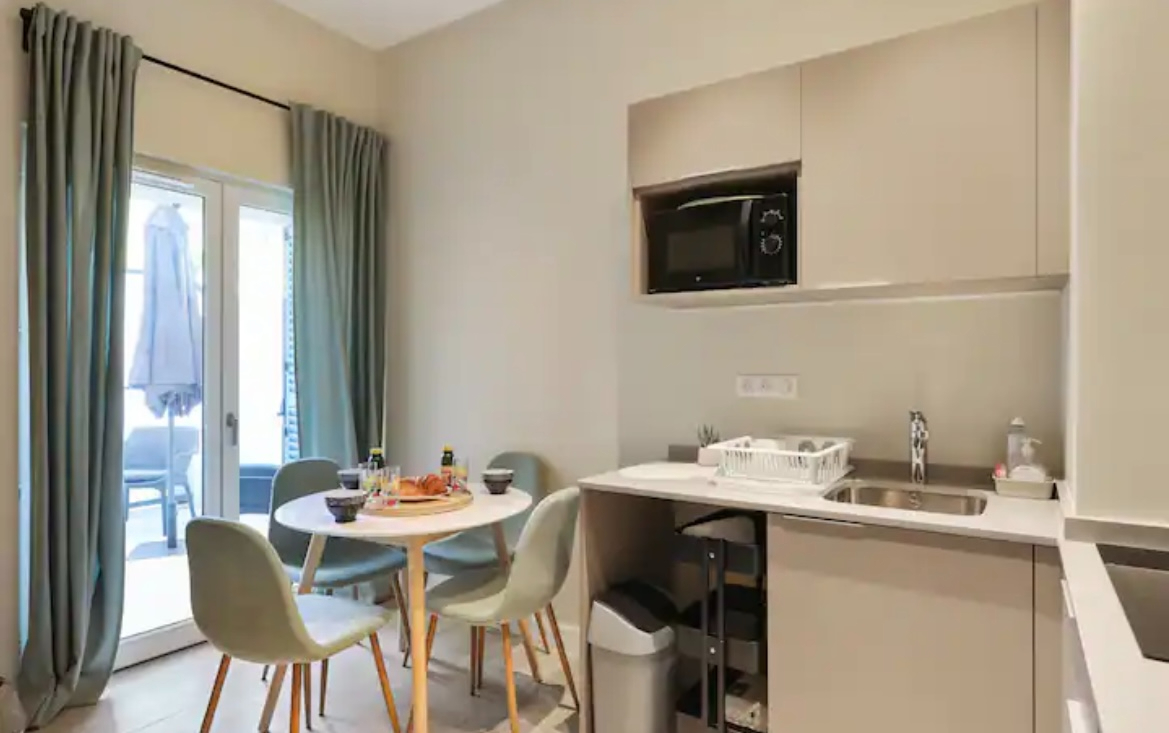 Photo Appartement 2 pièces avec terrasse Calme La Croisette Cannes image 2/5