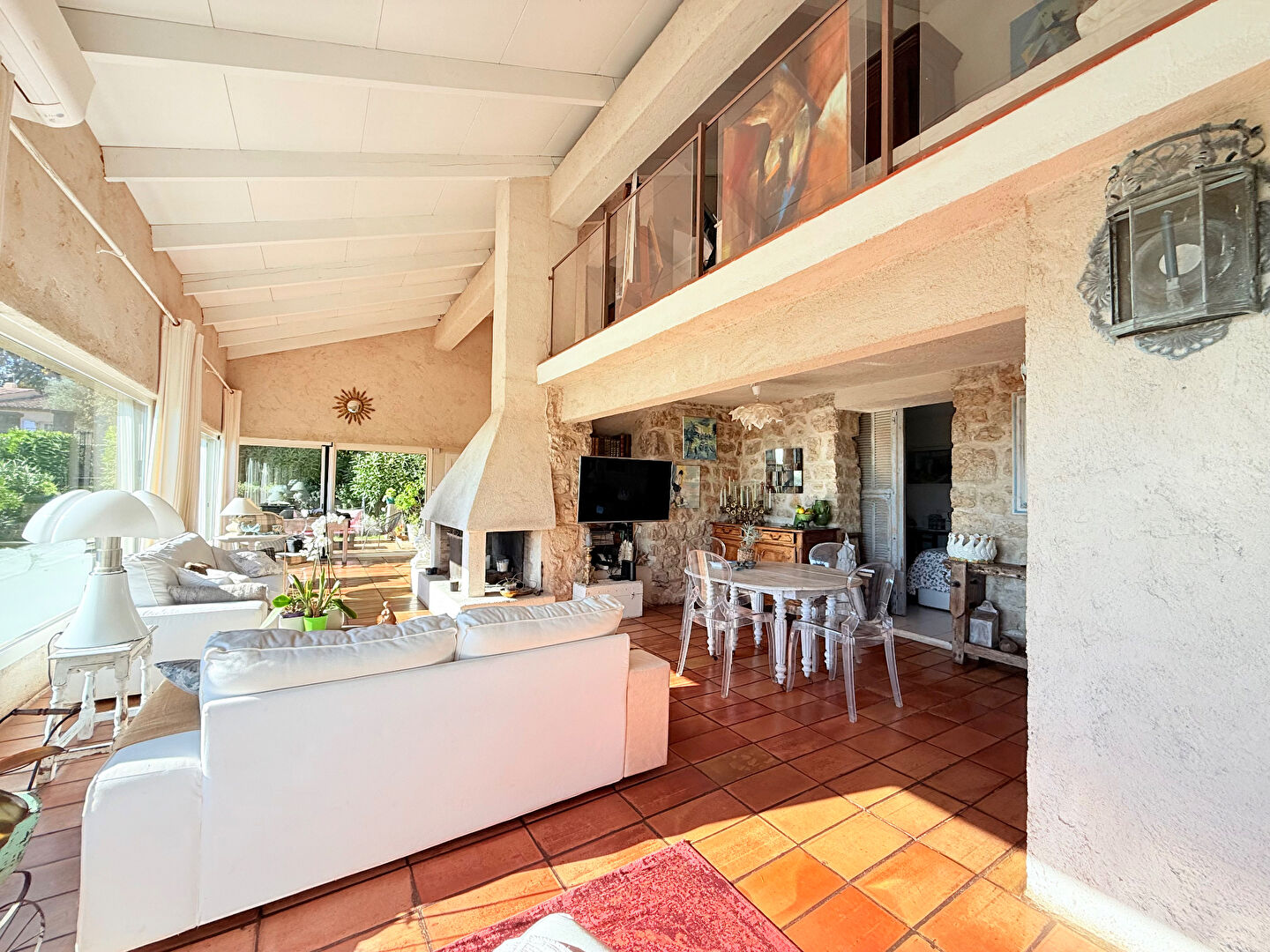 Photo Propriété d'exception avec magnifique vue mer, piscine et dépendance  à La Gaude image 4/6