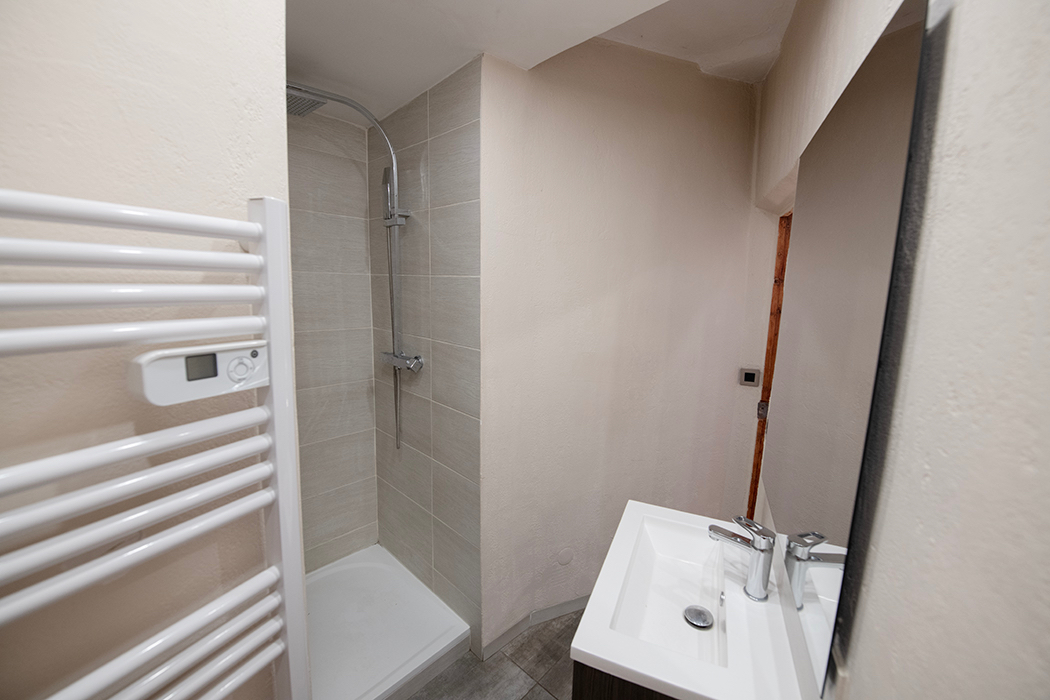 Photo Charmant studio 32m2 -idéal investisseur - Centre-Ville - VENCE image 6/6