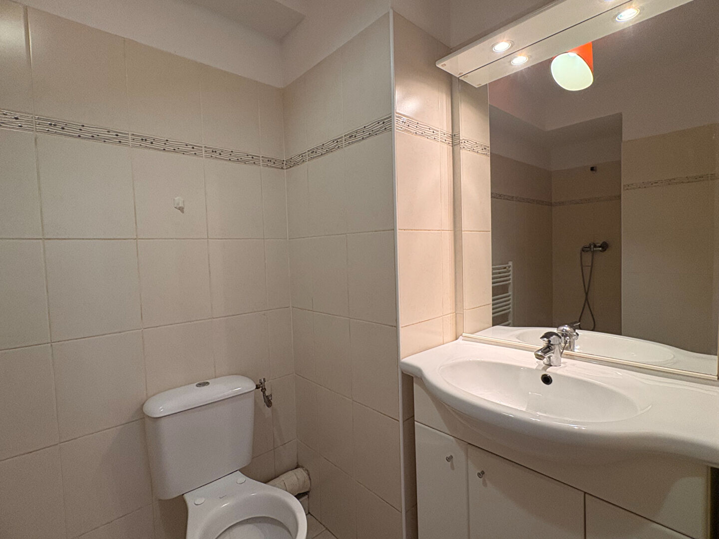 Photo A louer studio dans résidence sécurisée avec box image 5/6