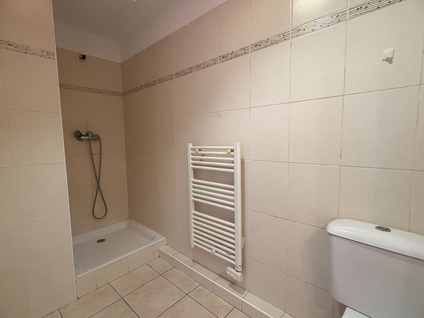 Photo A louer studio dans résidence sécurisée avec box image 6/6