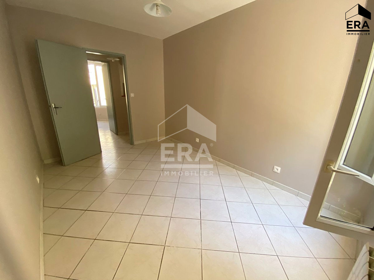 Photo 33100 BORDEAUX BASTIDE - Appartement 2 pièces de 52 m² à vendre image 2/6