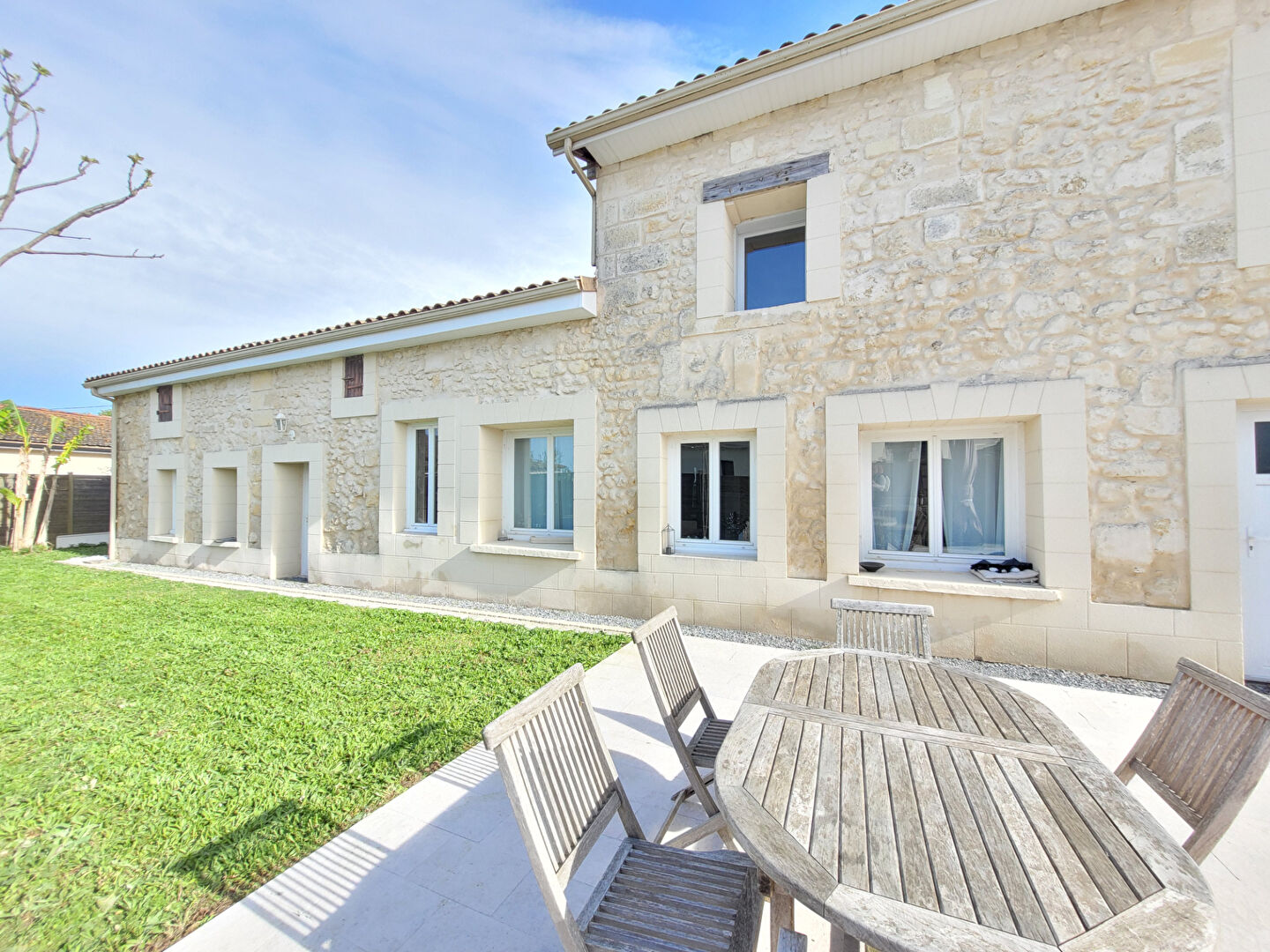 33440 Ambarès et Lagrave  - A VENDRE Maison en pierre 6 pièces 172 m²