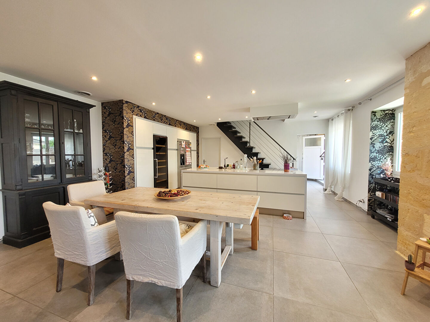 Photo 33440 Ambarès et Lagrave  - A VENDRE Maison en pierre 6 pièces 172 m² image 2/6