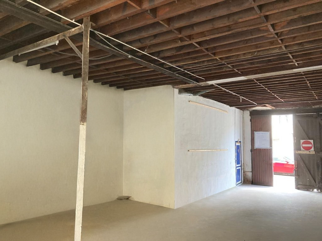 Photo 33800 Bordeaux Saint Nicolas -  Loft de 135m2 à finir d'aménager avec vaste garage et patio à vendre image 3/6