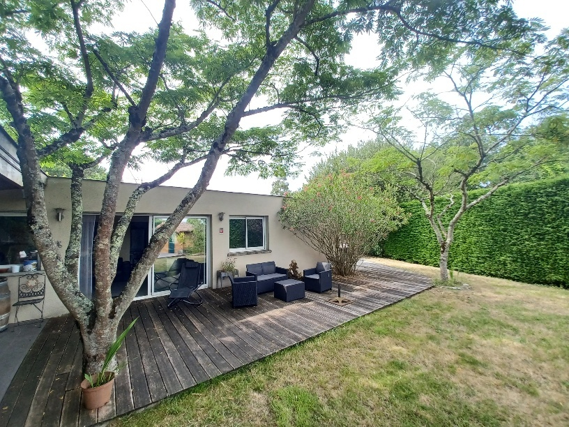 Photo 33440 AMBARES ET LAGRAVE - Maison 167 m²  de plain pied 7 pièces  A VENDRE image 2/6