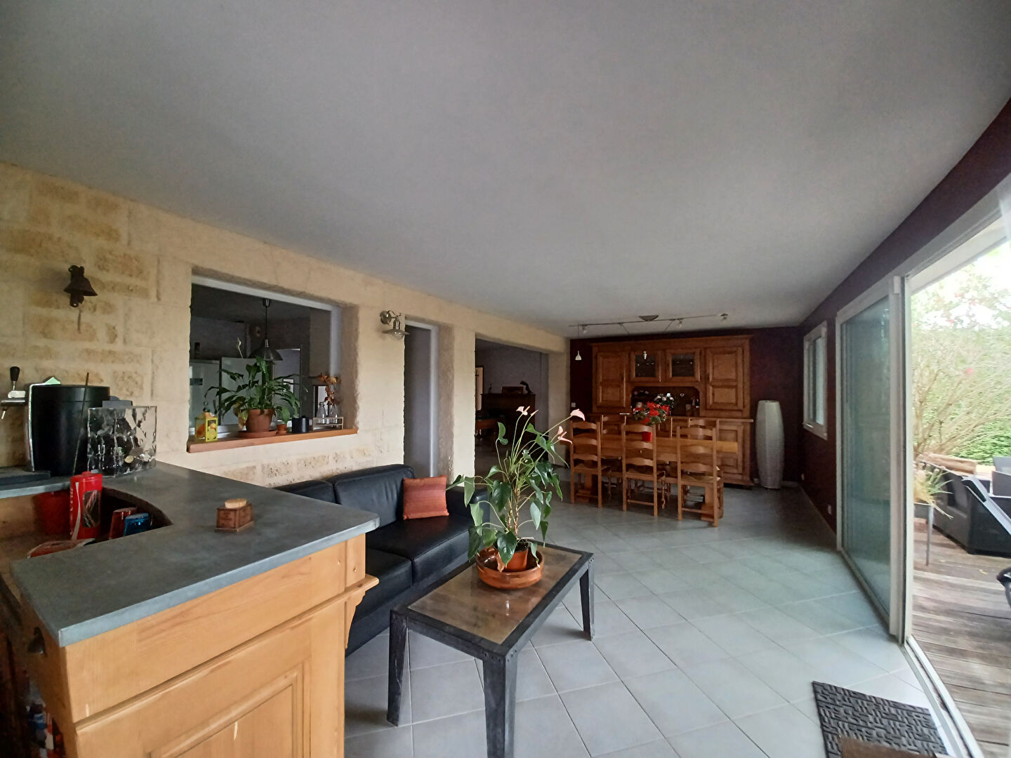 Photo 33440 AMBARES ET LAGRAVE - Maison 167 m²  de plain pied 7 pièces  A VENDRE image 3/6