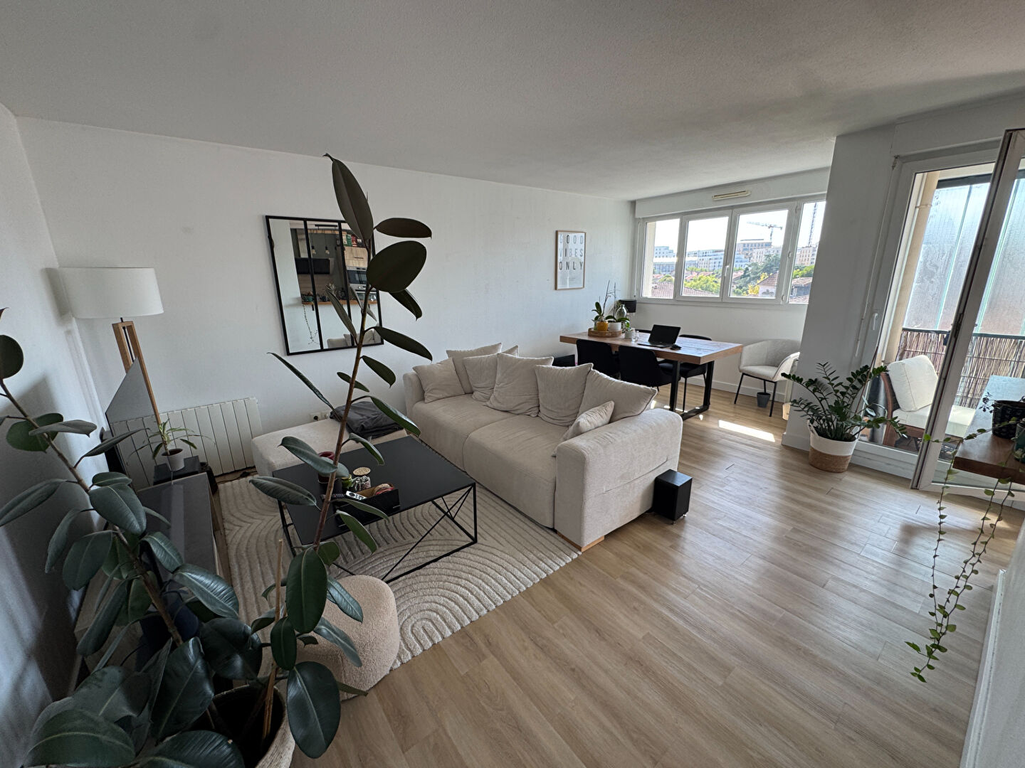 33100 BORDEAUX - Appartement  3 pièces  de 67.22 m2 avec loggia et parking à vendre