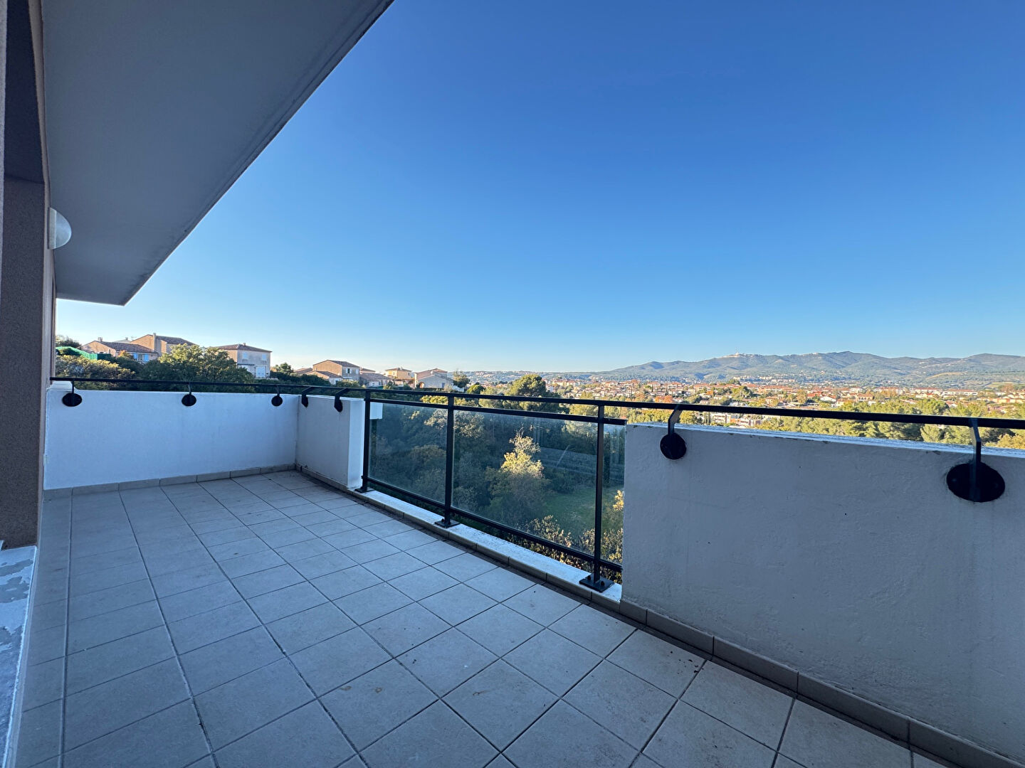 Photo LA CROIX ROUGE. Studio avec terrasse et garage à louer image 2/6