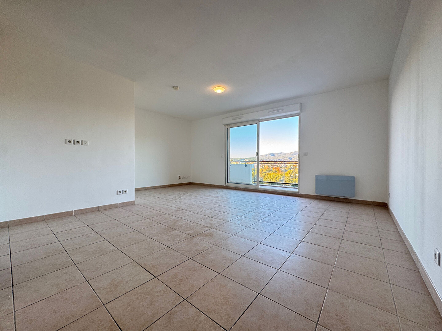 Photo LA CROIX ROUGE. Studio avec terrasse et garage à louer image 3/6