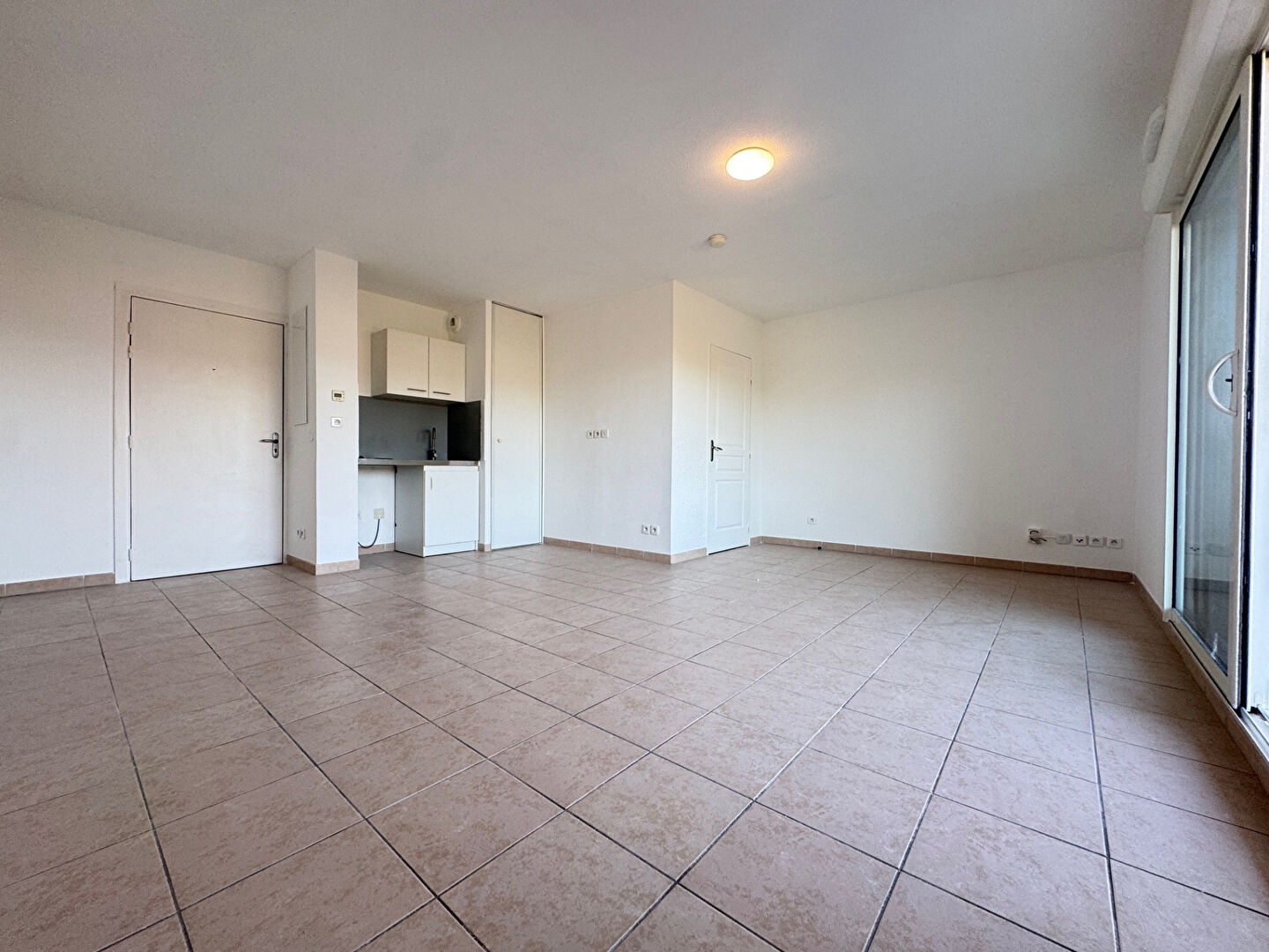 Photo LA CROIX ROUGE. Studio avec terrasse et garage à louer image 4/6