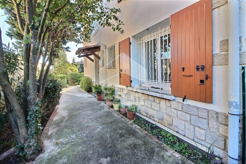 Photo MARSEILLE 12ème arrdt. BEAUMONT VILLAGE. Maison de 185 m² sur 600 m² de terrain. image 2/6