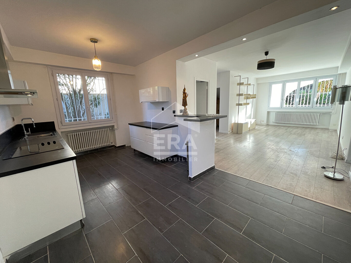 Photo MARSEILLE 12ème arrdt. BEAUMONT VILLAGE. Maison de 185 m² sur 600 m² de terrain. image 5/6