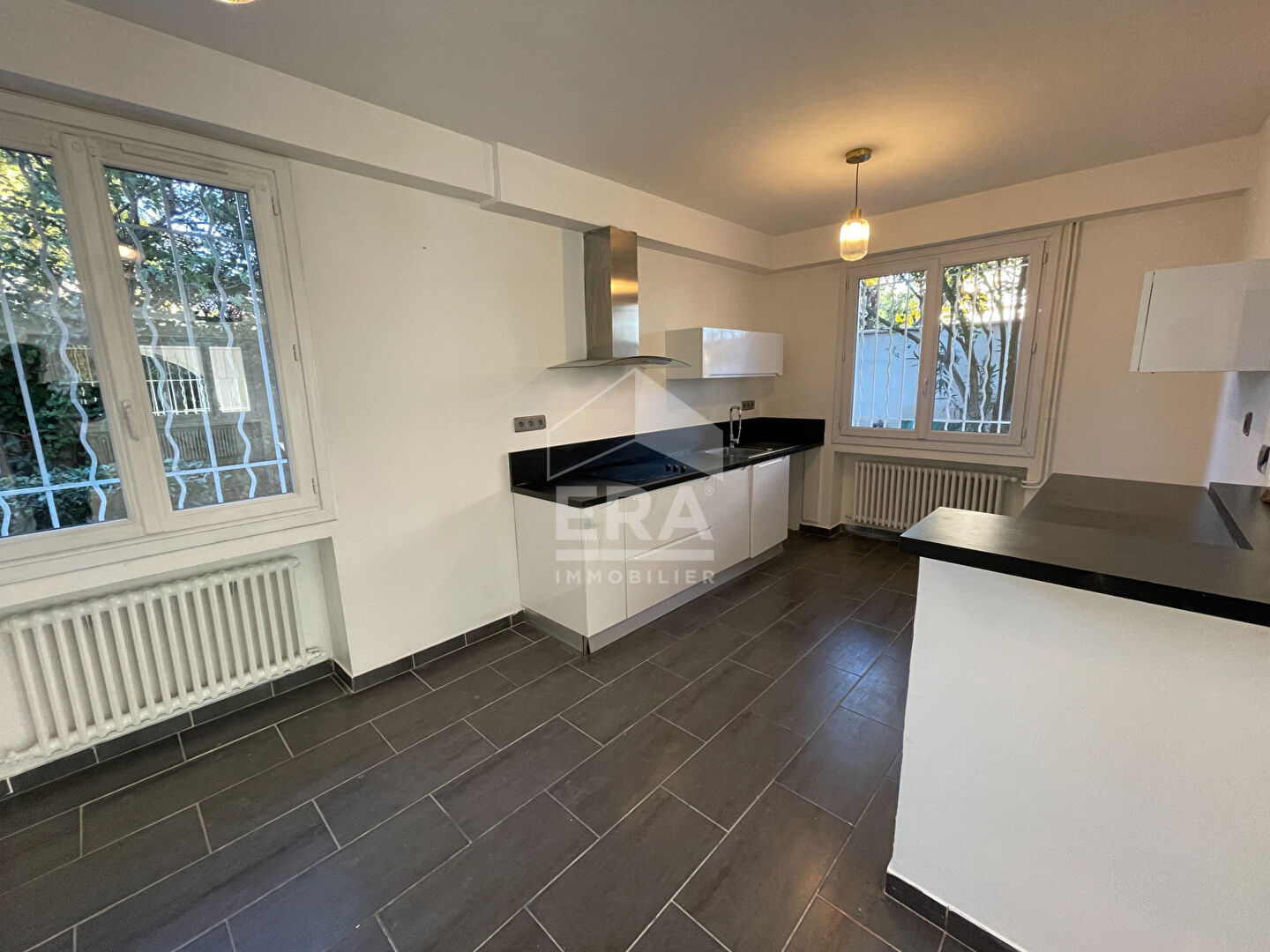 Photo MARSEILLE 12ème arrdt. BEAUMONT VILLAGE. Maison de 185 m² sur 600 m² de terrain. image 6/6