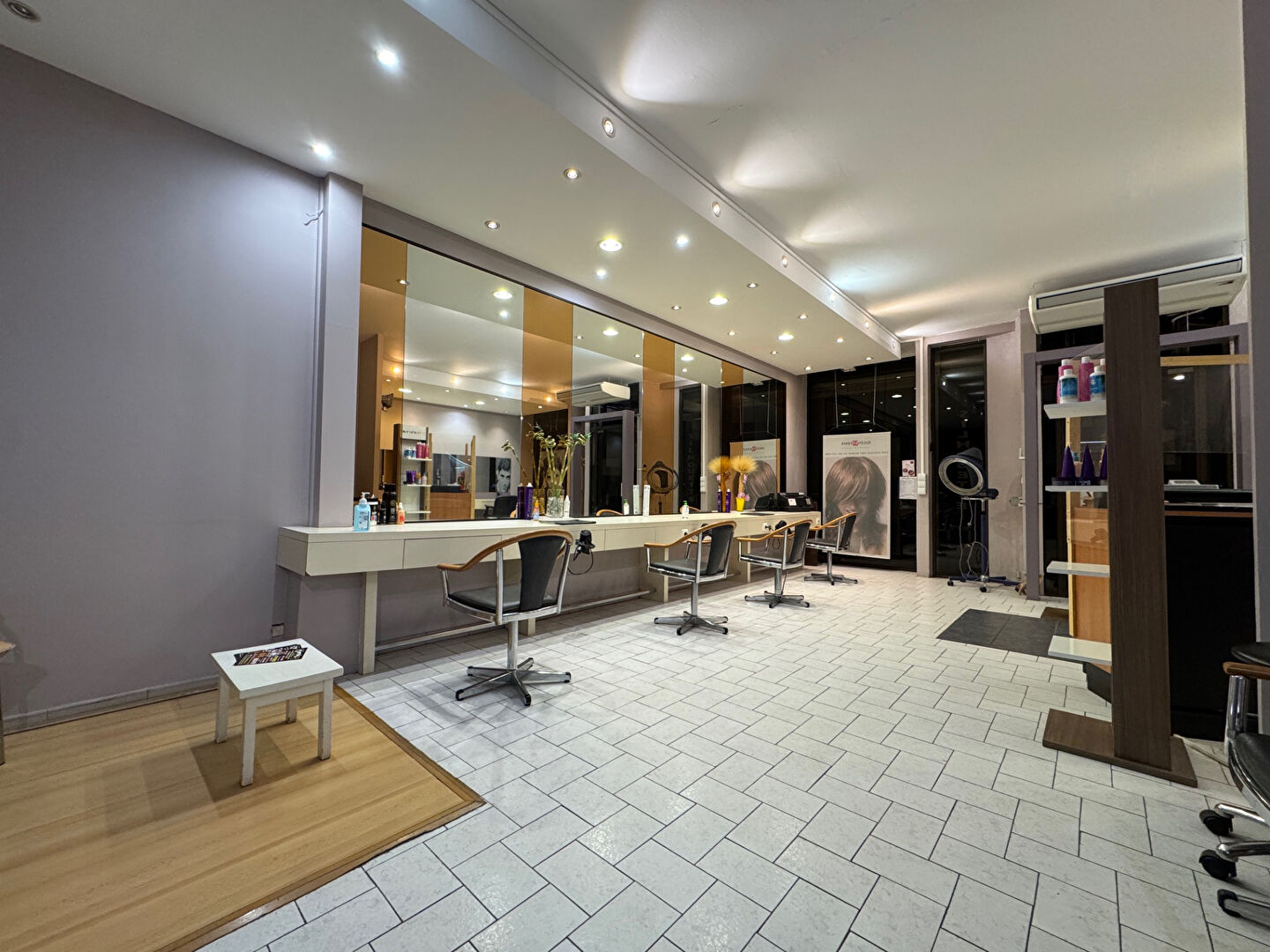 Photo La Fourragère 13012 Fond de commerce salon de coiffure esthétique image 2/6