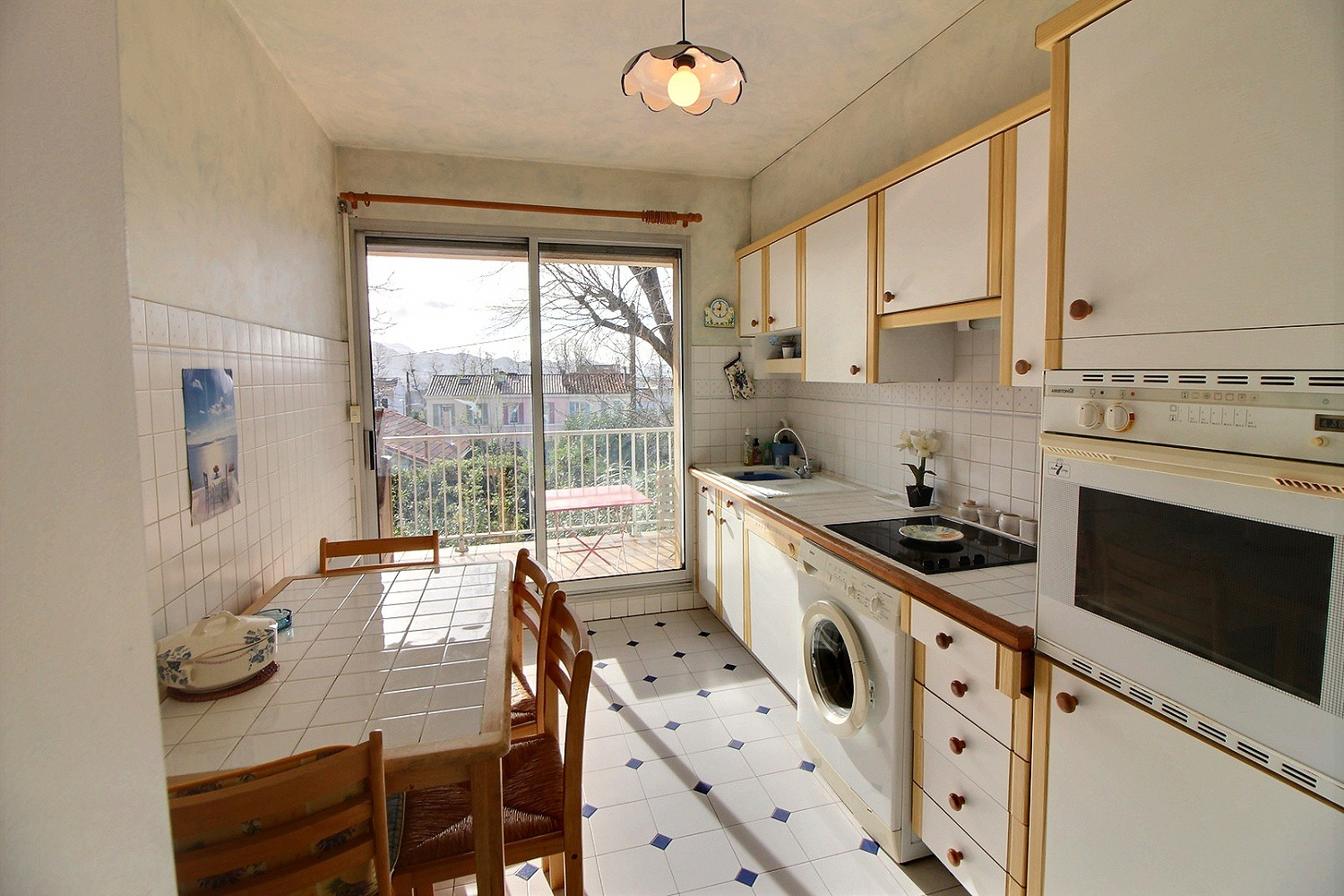 Photo SAINT-BARNABE CENTRE. APPARTEMENT T3/4 DE 72 M² MEUBLE AVEC TERRASSE. image 4/6