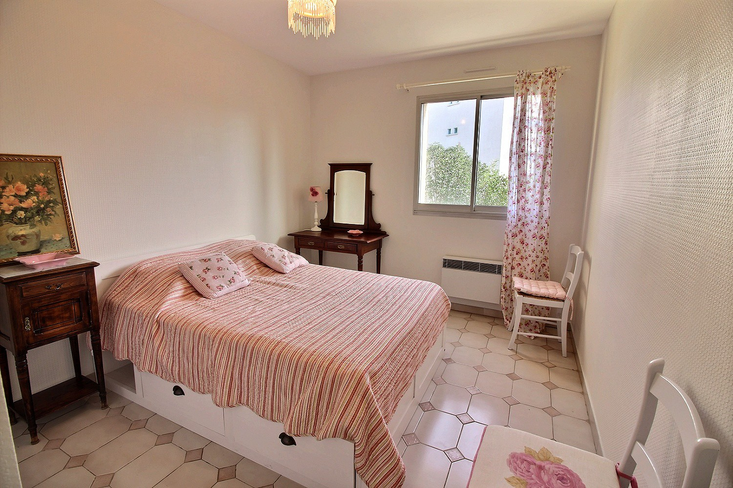 Photo SAINT-BARNABE CENTRE. APPARTEMENT T3/4 DE 72 M² MEUBLE AVEC TERRASSE. image 5/6