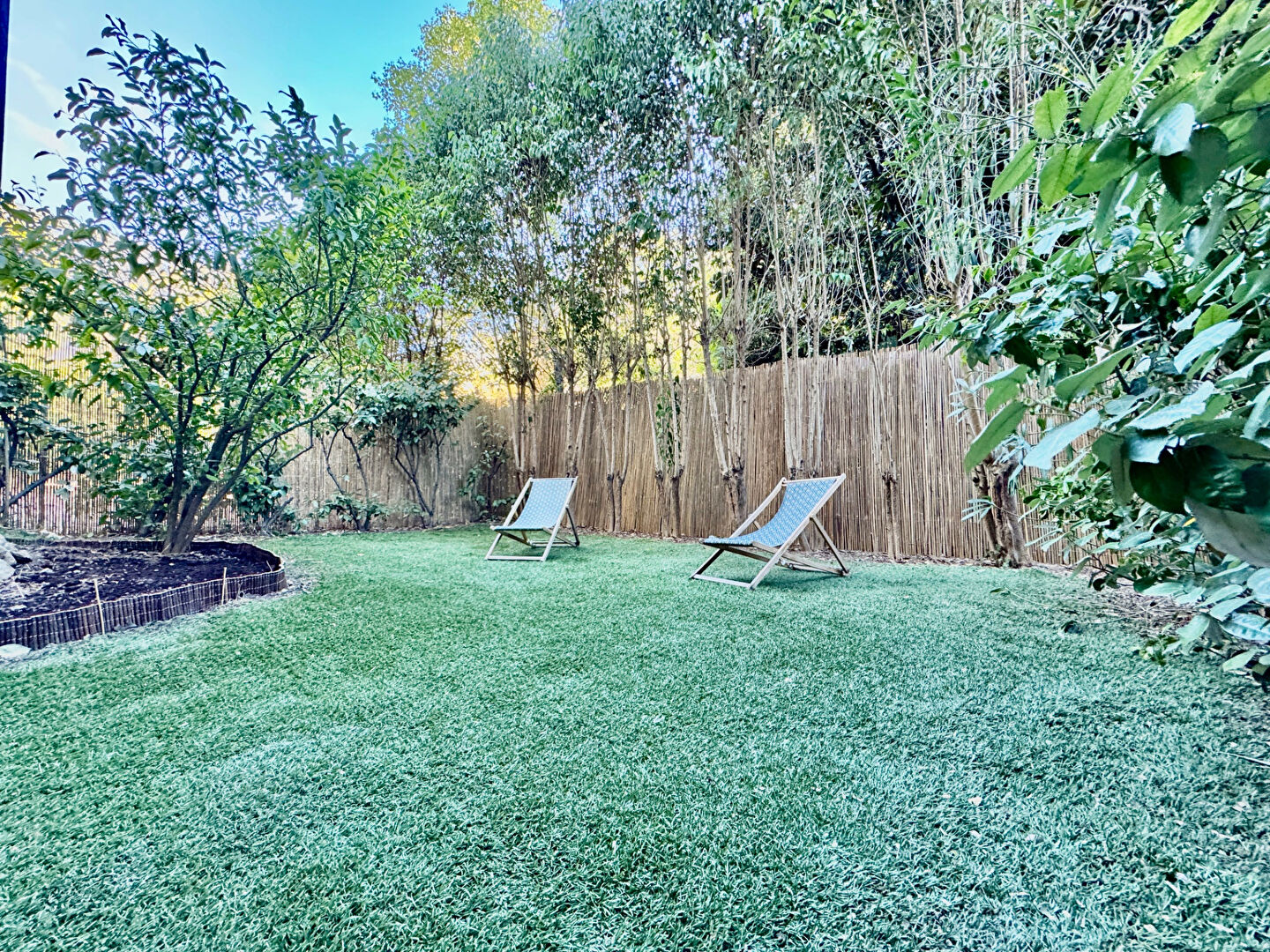 Photo MARSEILLE 12ème. arrdt. Appartement type 2 avec terrasse, jardin et Garage. image 2/6