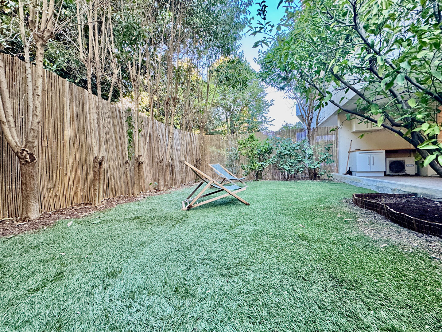 Photo MARSEILLE 12ème. arrdt. Appartement type 2 avec terrasse, jardin et Garage. image 3/6