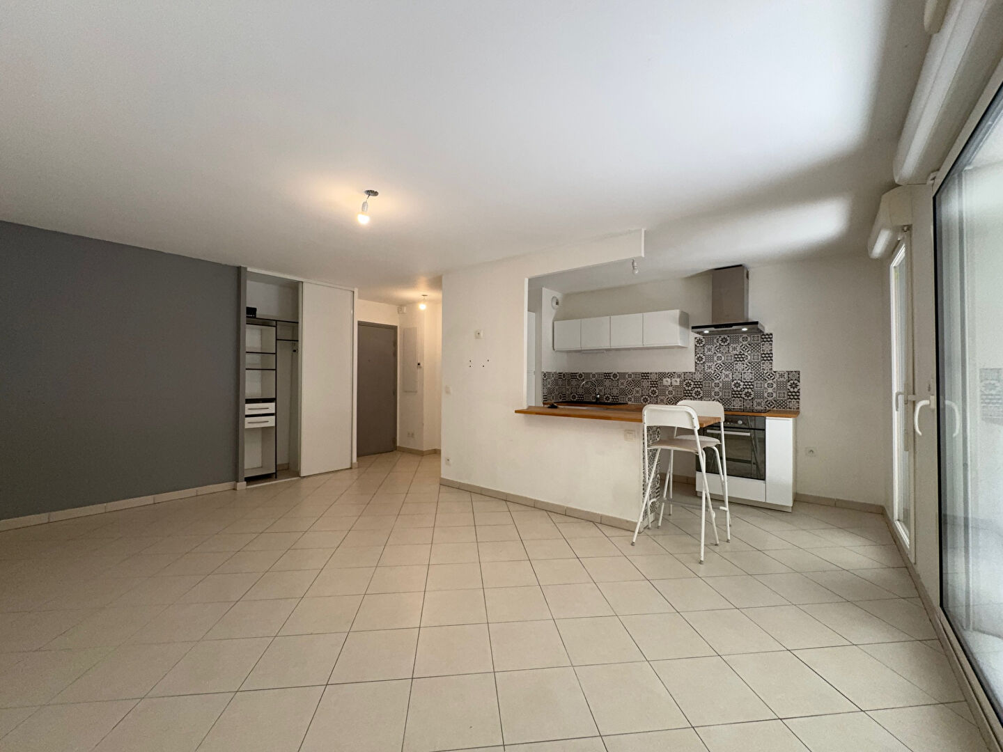 Photo MARSEILLE 12ème. arrdt. Appartement type 2 avec terrasse, jardin et Garage. image 6/6