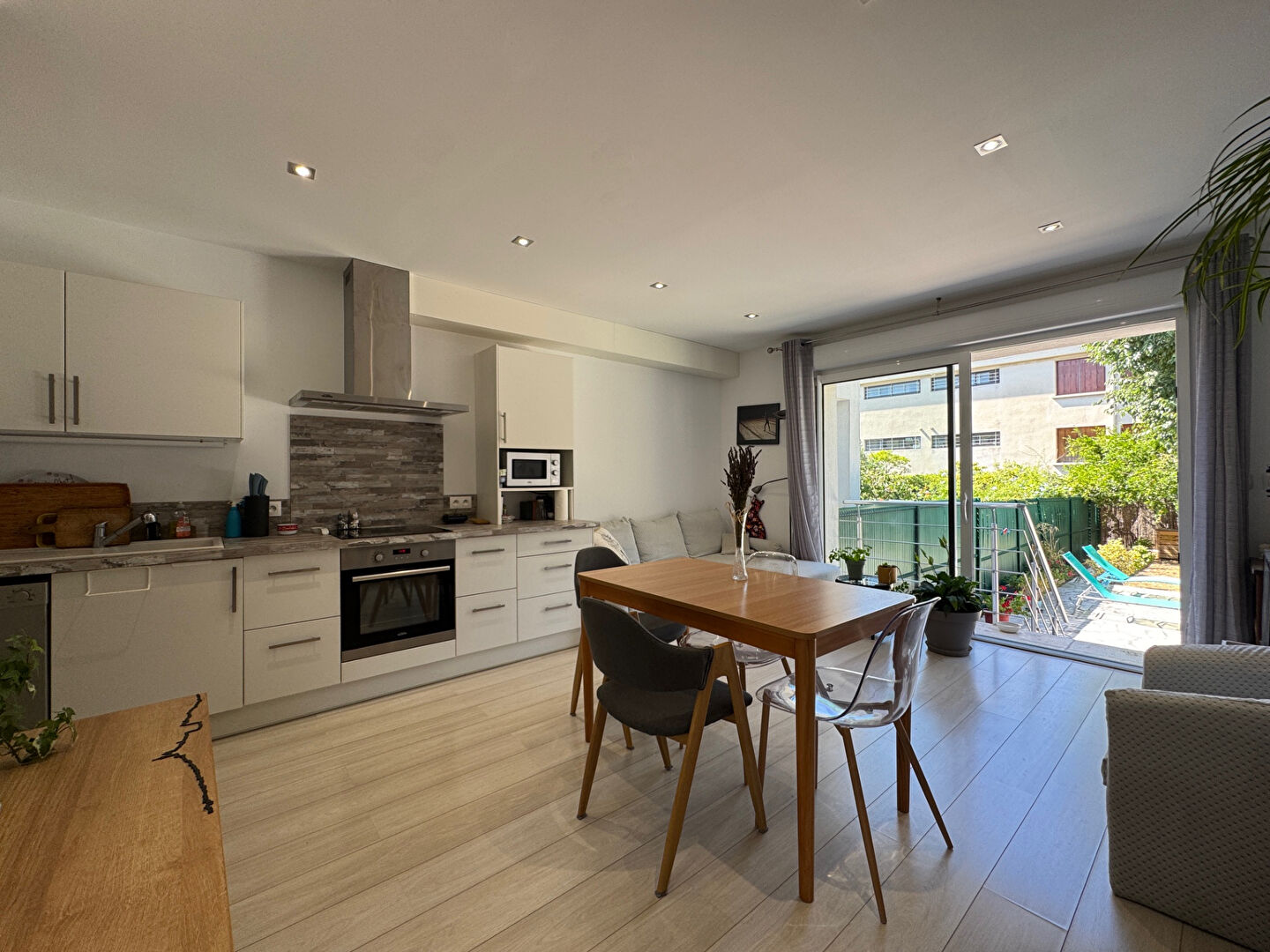 Photo Montolivet/Petit bosquet 13012 Appartement  type 2/3  avec jardin et piscine image 6/6