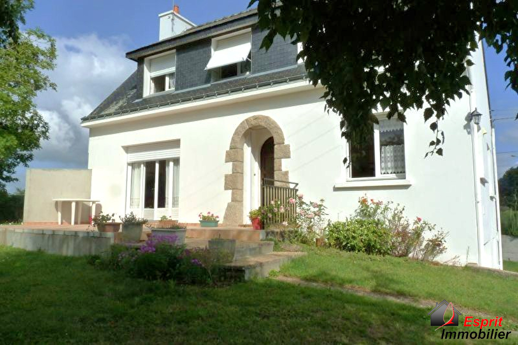 Maison Nevez plain pied et commerces à pieds!