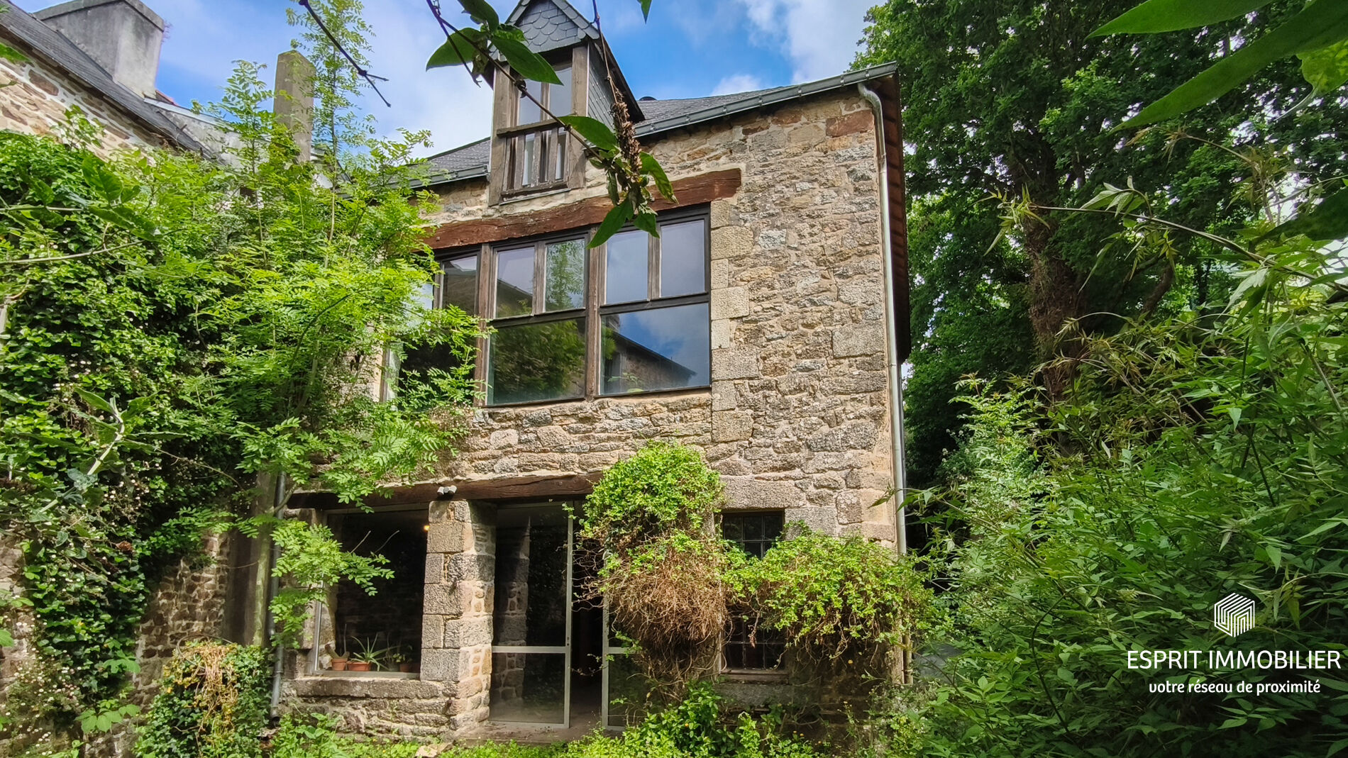 Pont -Aven - immeuble comprenant local commercial et appartement