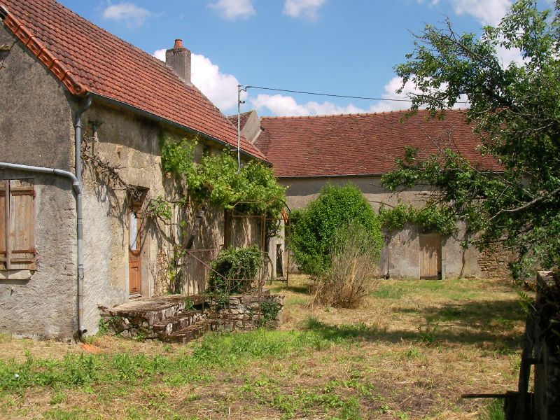 58 (NIEVRE) MAISON ET DEPENDANCES