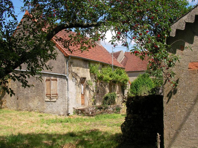 Photo 58 (NIEVRE) MAISON ET DEPENDANCES image 2/5