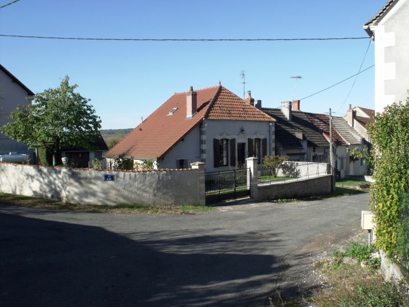 Maison St Laurent L'abbaye (58) 4 P + 800M2