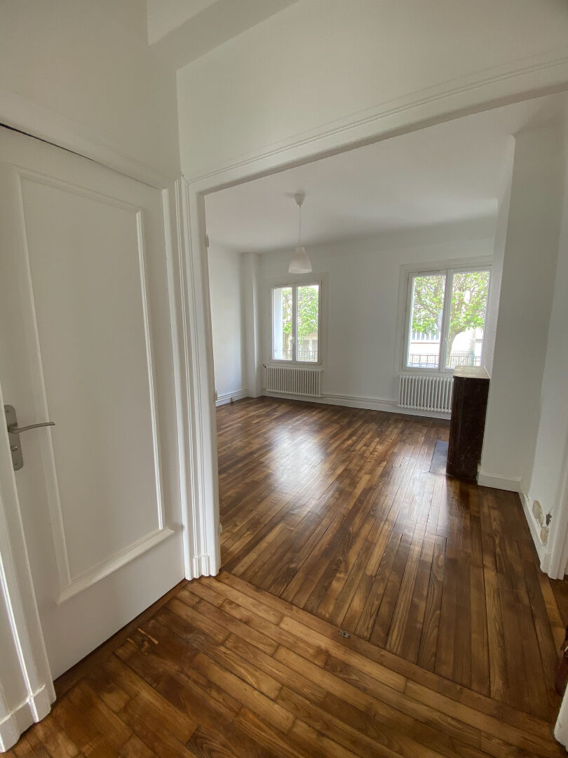 RUE D AIGUILLON - 3 PIECES