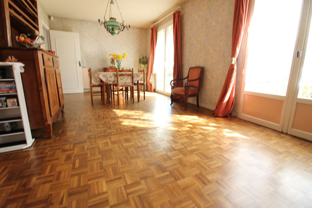 Maison T6 à Orgeres