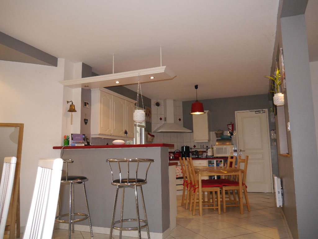 Maison T6 à La chapelle chaussee