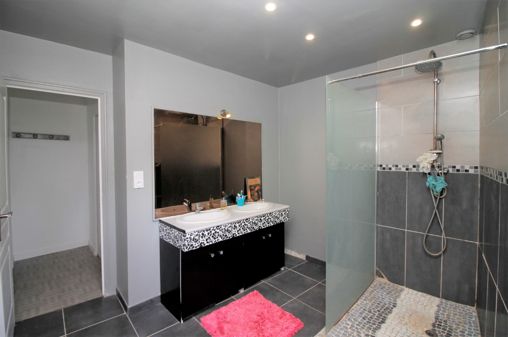 Maison T8 à Domagné
