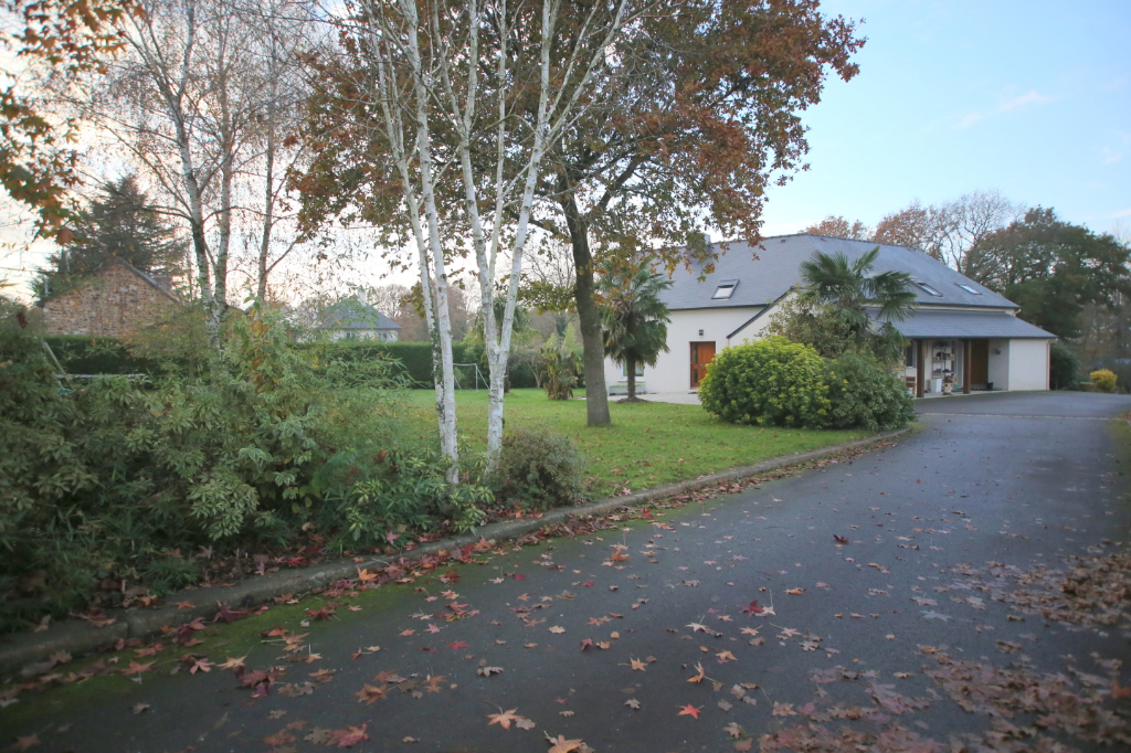 Maison T11 à Hede bazouges