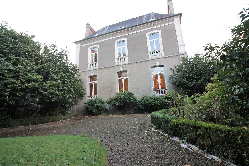 Maison T14 à Fougeres