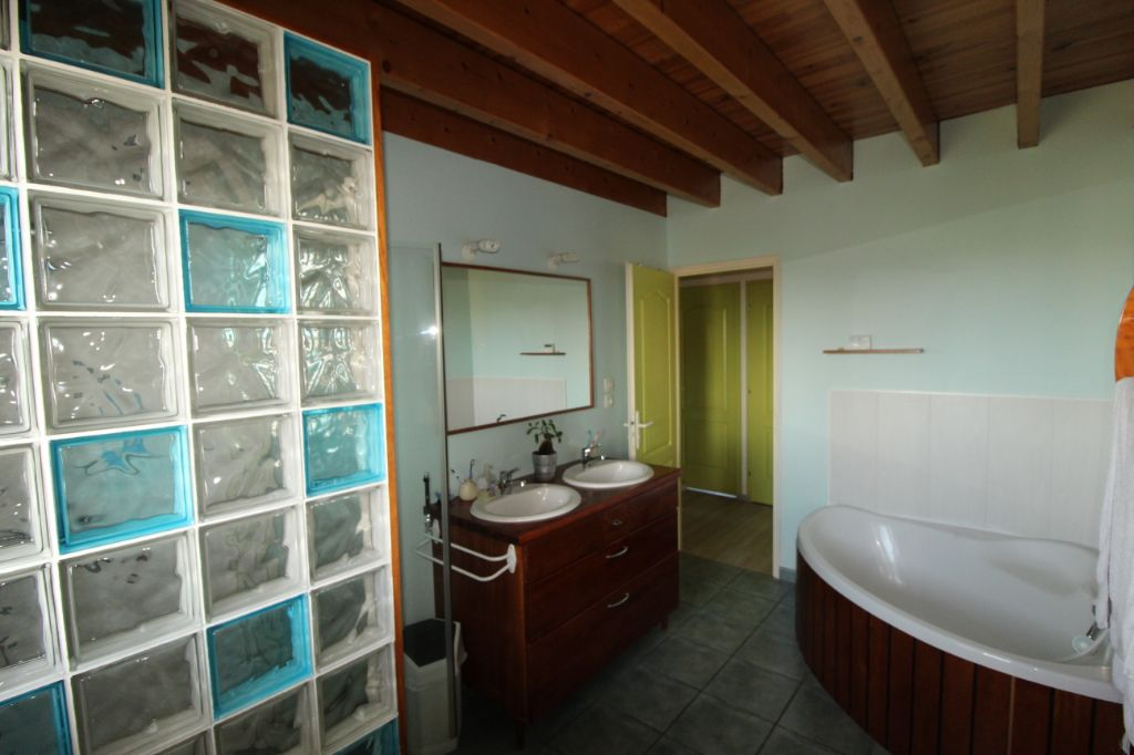 Maison T8 à Saint jouan de l isle