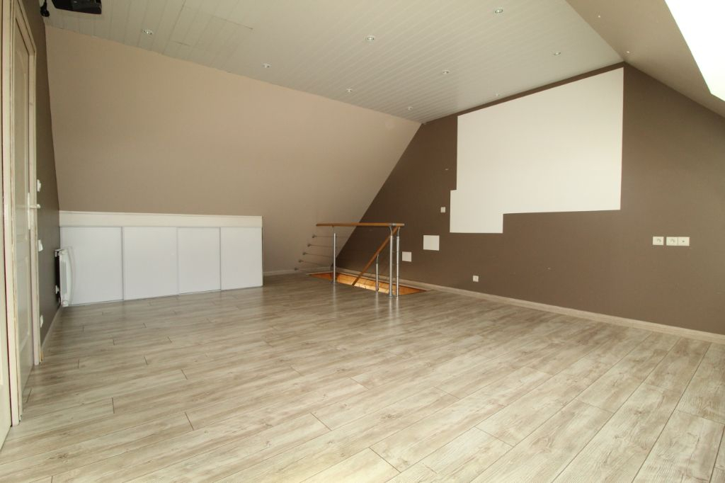 Maison T8 à Saint jouan de l isle