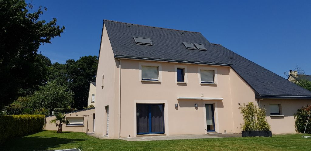 Maison T8 à Saint jouan de l isle