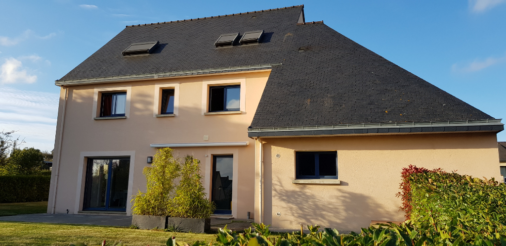 Maison T8 à Saint jouan de l isle