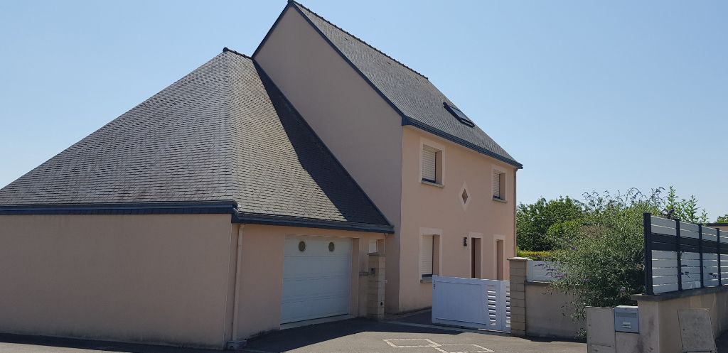 Maison T8 à Saint jouan de l isle