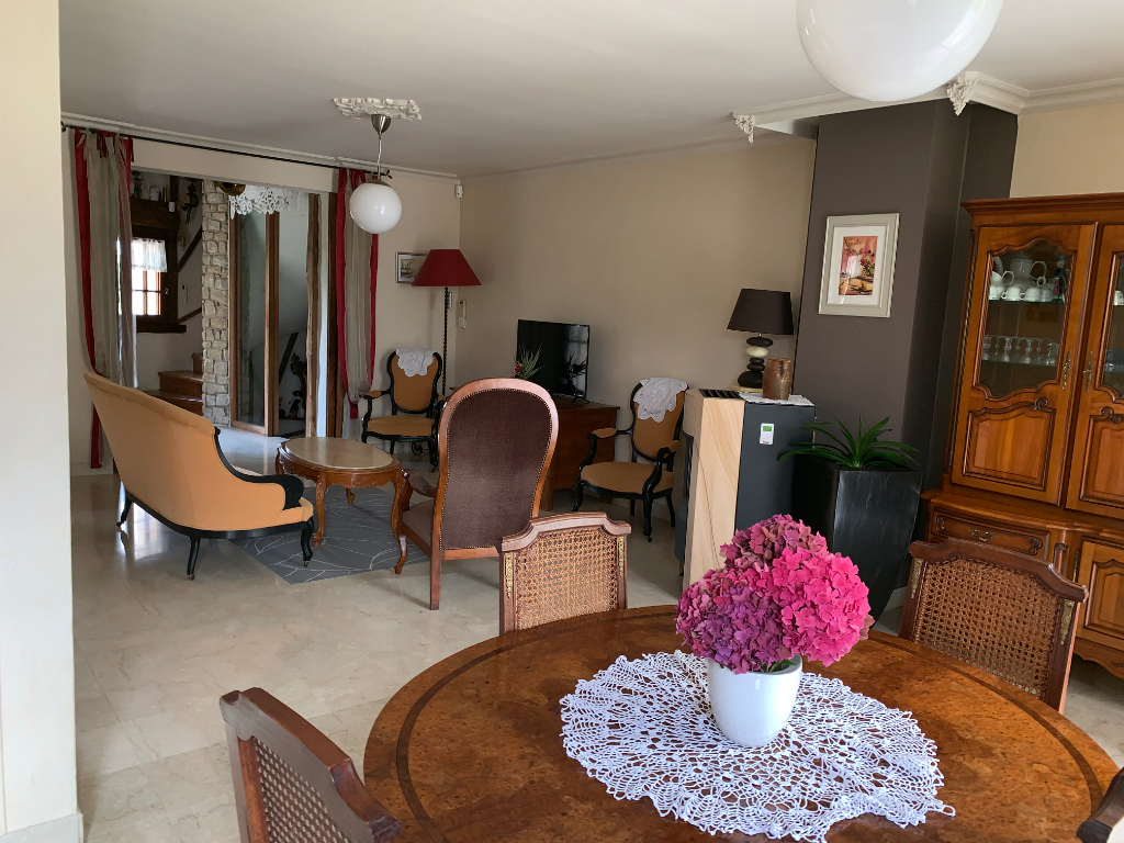 Maison T9 à Pleumeleuc