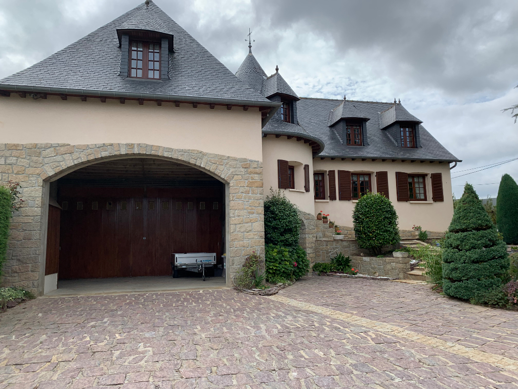 Maison T9 à Pleumeleuc