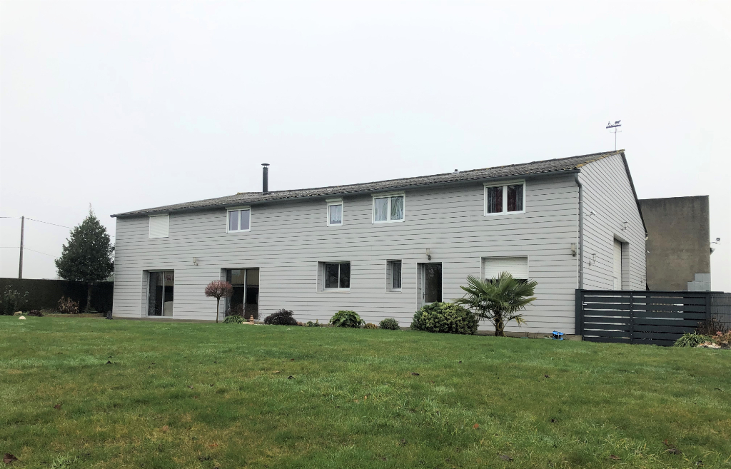 Maison T9 à Illifaut