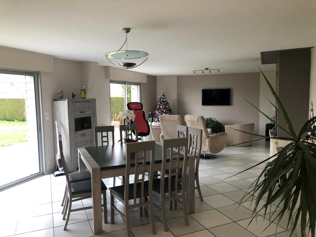 Maison T9 à Illifaut