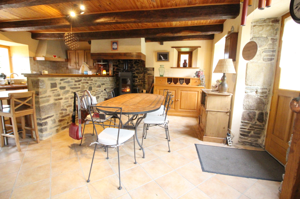 Maison T8 à Bazouges la perouse