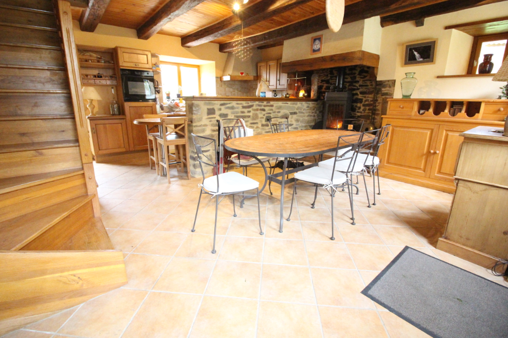 Maison T8 à Bazouges la perouse