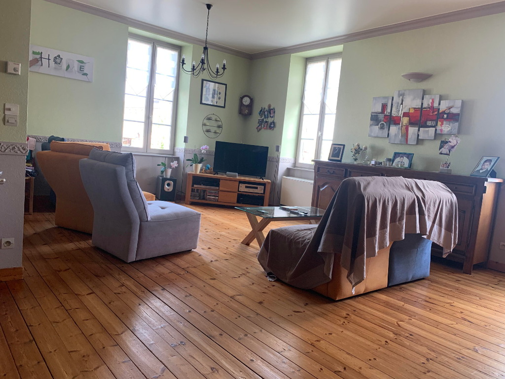 Maison T11 à Irodouer