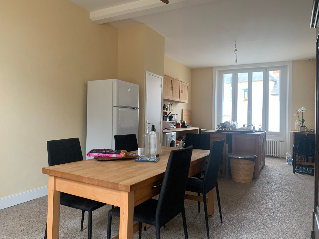 Maison T9 à Boisgervilly